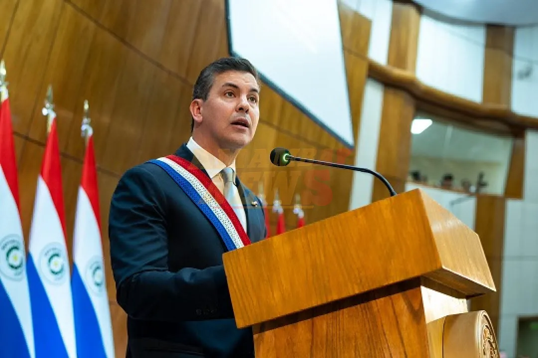 Santi y su país de las maravillas: así fue su informe en el Congreso, atacando a la prensa una vez más