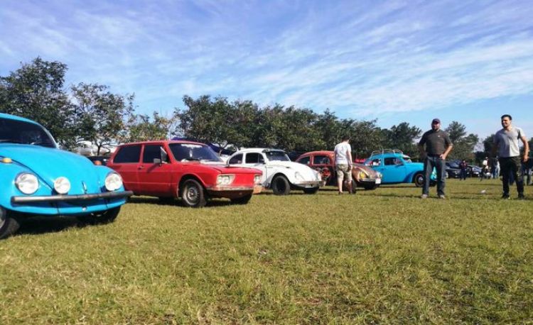Celebran la primera exhibición de vehículos antiguos en San Pedro