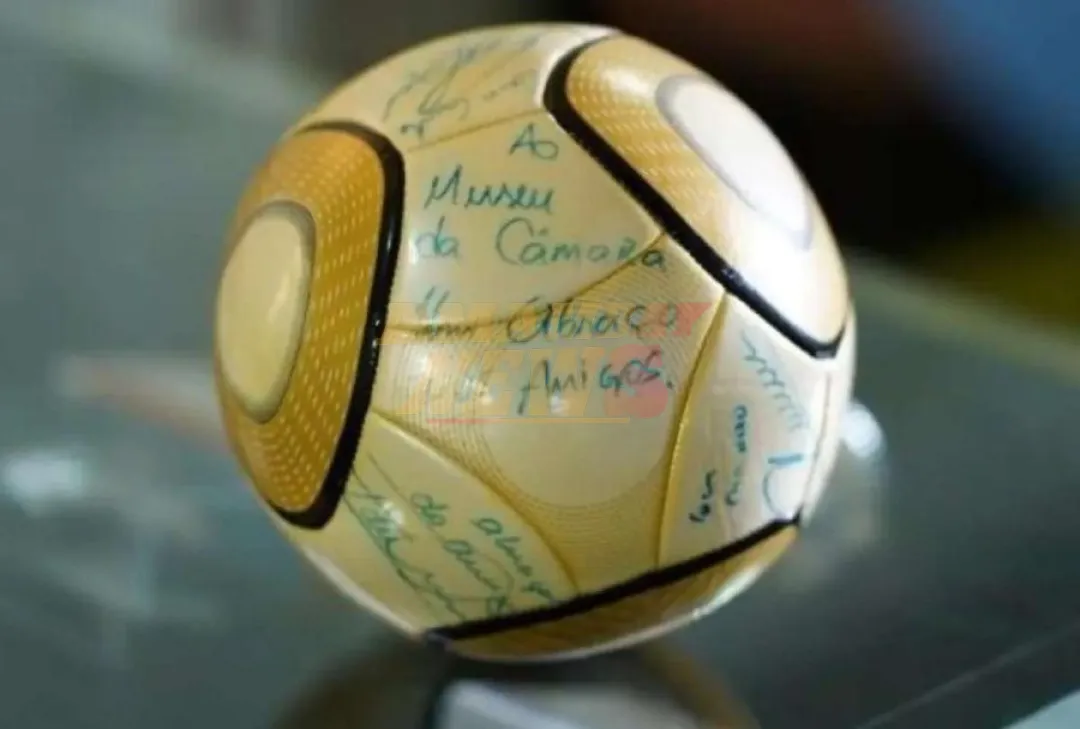 17 años de cárcel por robar un balón autografiado por Neymar