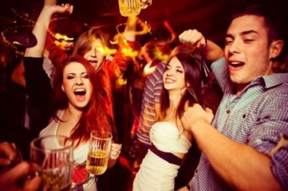 Fiesta estudiantil: campaña para evitar ventas de bebidas alcohólicas
