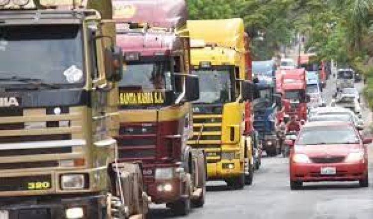 Camioneros siguen con la medida de fuerza y presentan proyecto de ley