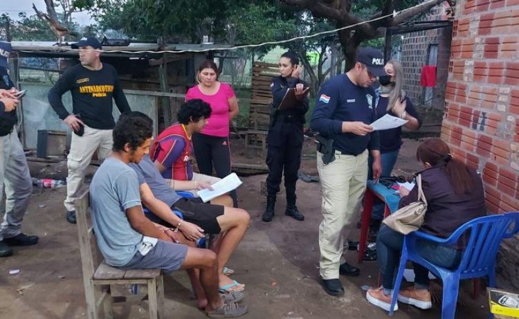 Detuvieron a 3 personas e incautaron varias dosis de drogas tras un allanamiento en Ypacaraí