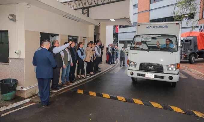 Parten con destino a 13 distritos los maletines y Máquinas de Votación