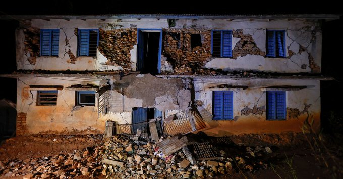 En Nepal un devastador terremoto dejó más de 150 muertos