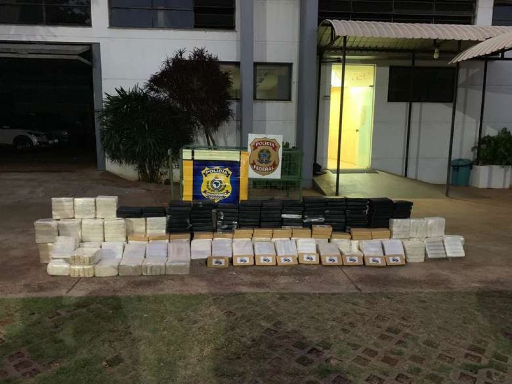 PRF apreende 556 quilos de cocaína em ônibus de turismo religioso em Dourados