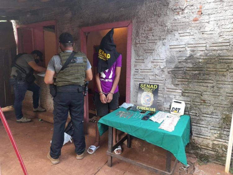 Detienen a microtraficantes e incautan drogas y otras evidencias