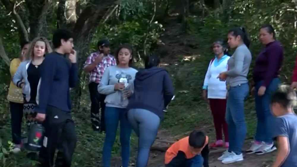 Familiares y amigos realizan misa en memoria de María Ramona en el cerro Cristo Rey