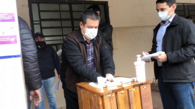 Horacio Cartes acudió a votar