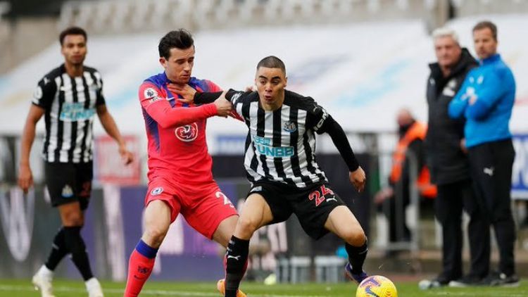 Brote masivo de COVID-19 en el Newcastle de Almirón