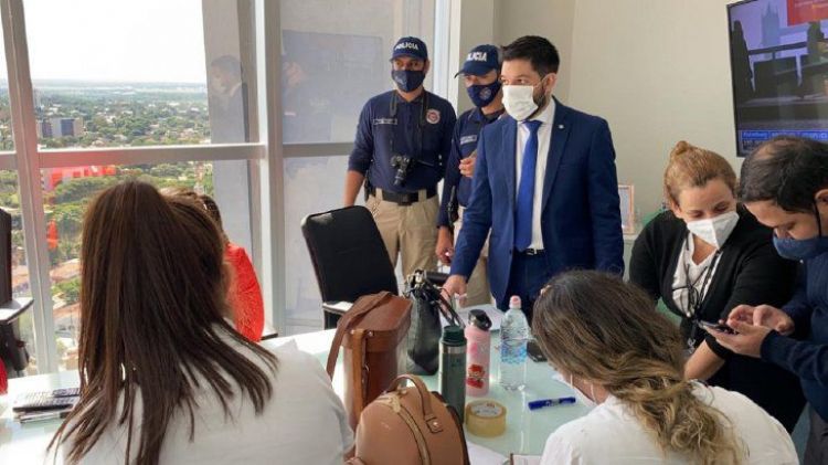 Fiscalía hace varios allanamientos en investigación a proveedora de Dinac