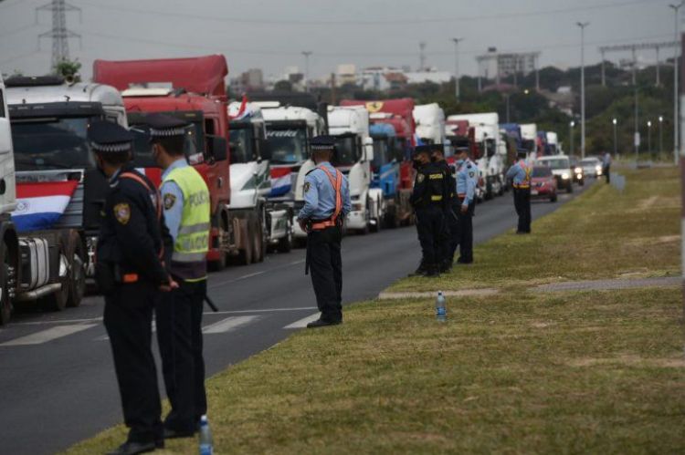 Gremios de producción rechazan extorsión de camioneros y se niegan a negociar