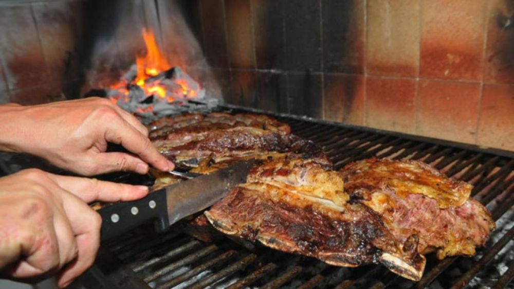 Recomiendan no excederse con las comidas y mantenerlas conservadas correctamente