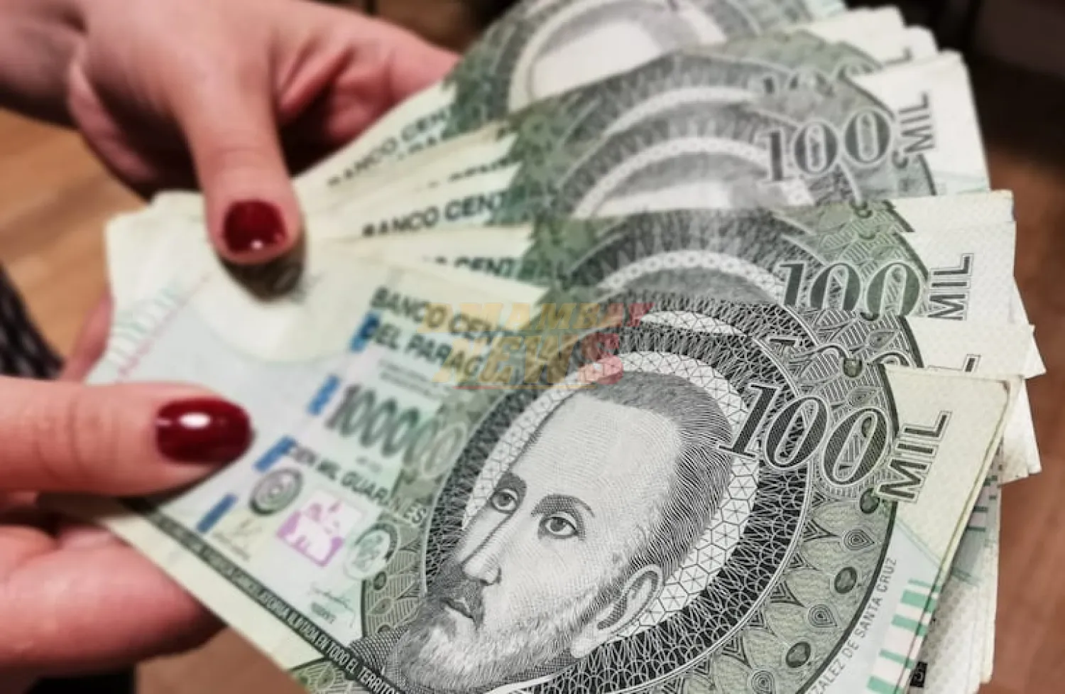 IPS habría pagado “aguinaldo extra” a funcionarios, pero gerente financiera lo niega