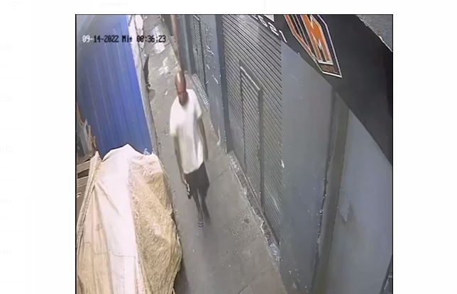 Buscan a hombre que provocó incendio en el Mercado 4