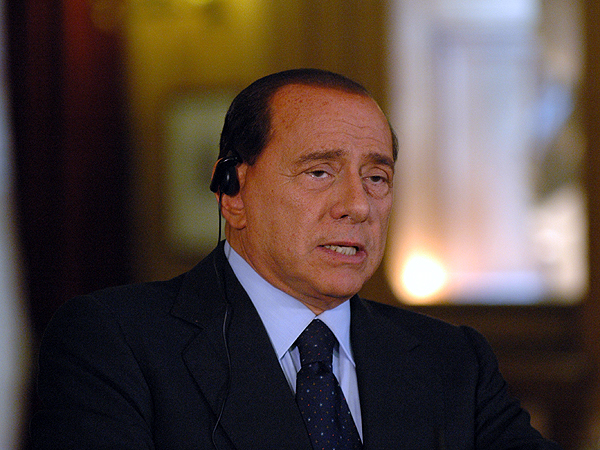 Berlusconi permanece en la UTI