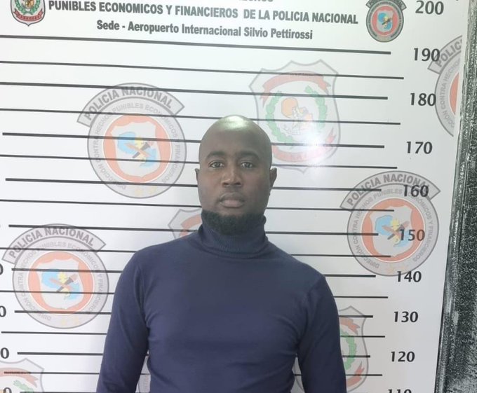 Aprehenden a extranjero con varios documentos presumiblemente falsos