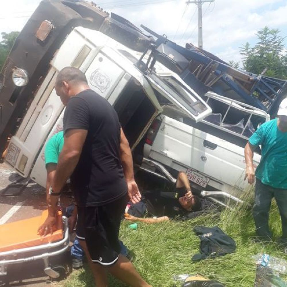 Caballos de la Policía Nacional mueren en accidente de tránsito