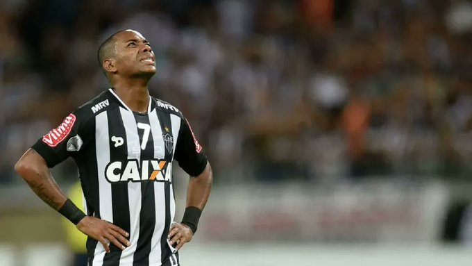 Justicia brasileña rechaza retirarle el pasaporte a Robinho