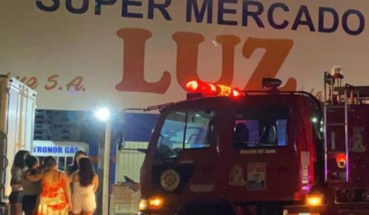 Principio de incendio que no pasó a mayores en céntrico local comercial de PJC
