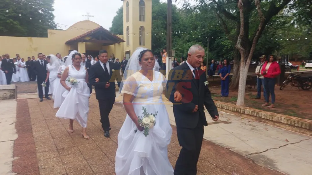 Más de 55 parejas se casan en emotiva ceremonia realizada en Tacuatí