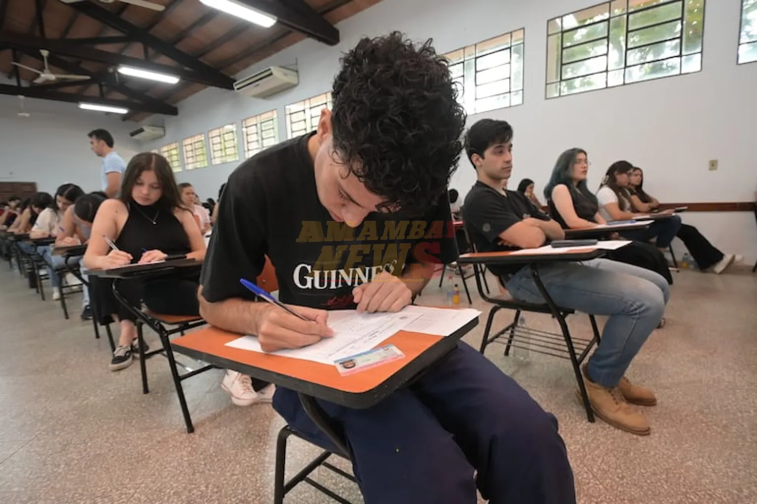 Usaron becas del Gobierno para financiar postgrados de mimados del MEC