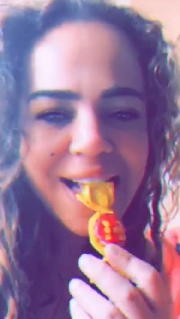 Gloria Escobar se hace de la desentendida y no devuelve los 120 chocolates verdes a Ever Salinas