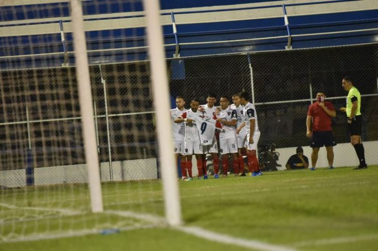 Cerro Porteño gaña y no le pierde pisada a Guaraní