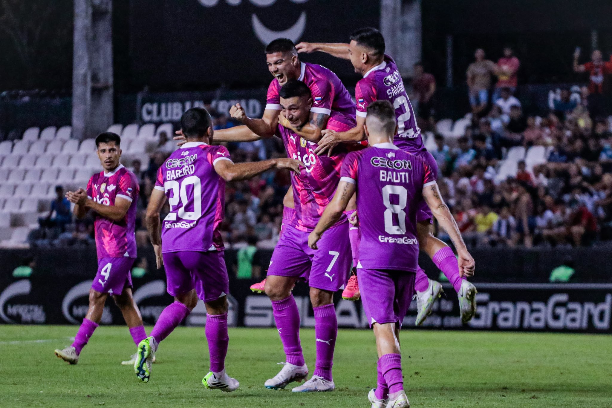 Libertad festeja una vez más: goleó al Ameliano en La Huerta