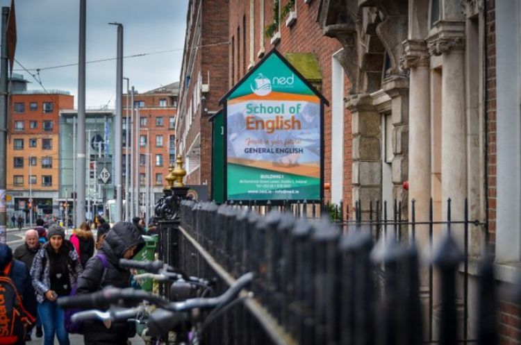 Ofrecen 5 becas completas y 45 parciales para estudiar inglés y trabajar en Irlanda