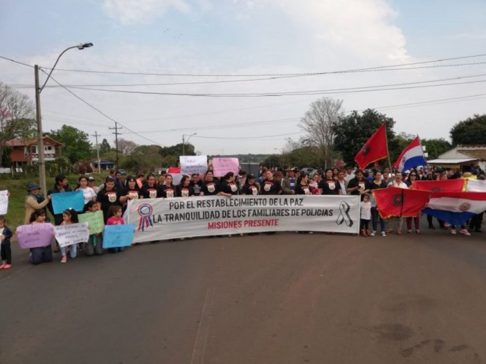 Familiares de policías piden renuncia de Villamayor