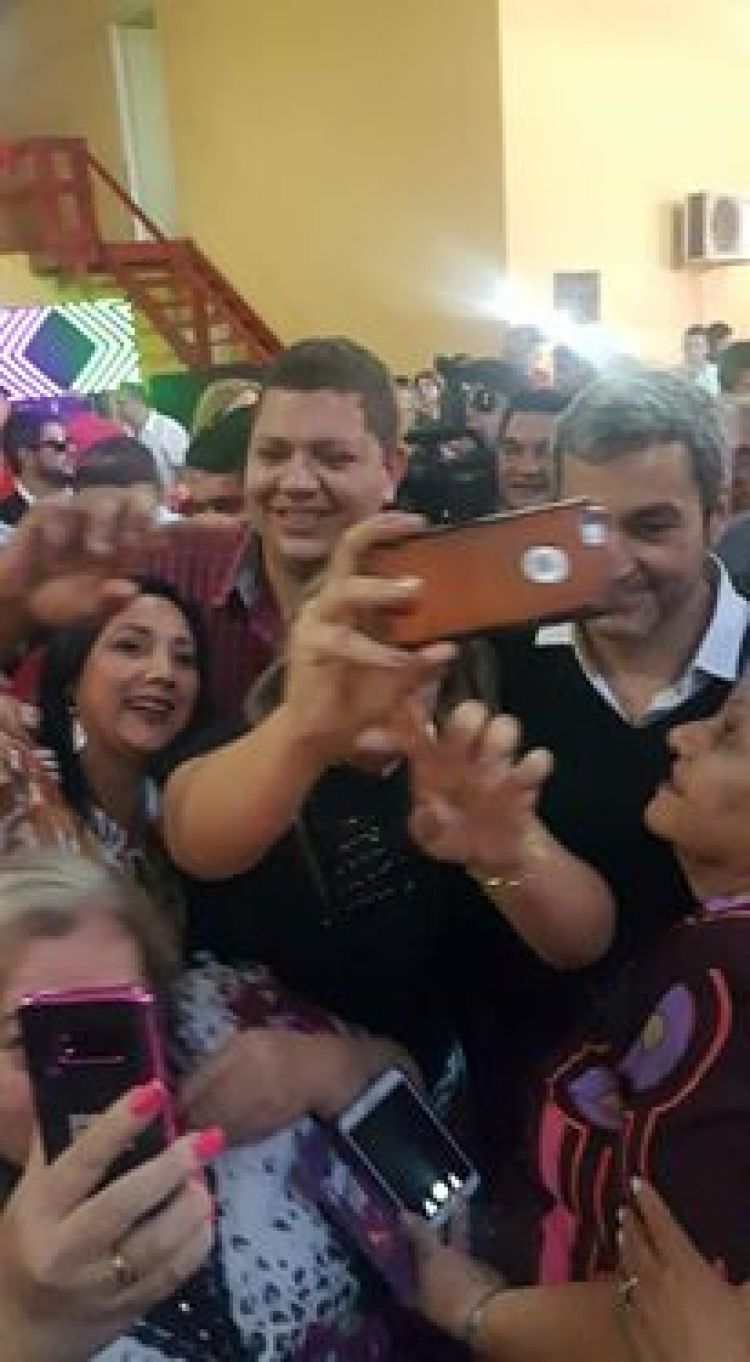 No hay medicamentos, insumos ni médicos, pero licitan más hospitales