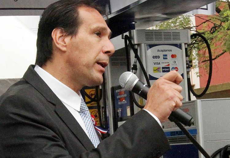 Critican “falta de planificación” en el manejo de la crisis de los combustibles