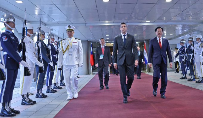 Santiago Peña ya se encuentra en Taiwán para la asunción al mando de Lai Ching-te