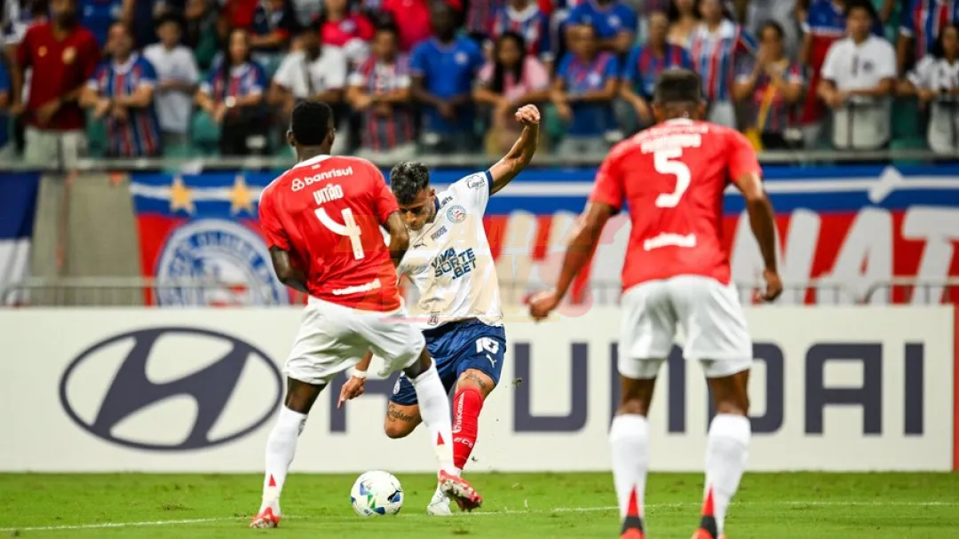 Bahía e Internacional empatan en un partido frenético