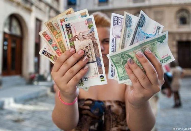 Cuba quintuplicará el salario mínimo como parte de su reforma monetaria