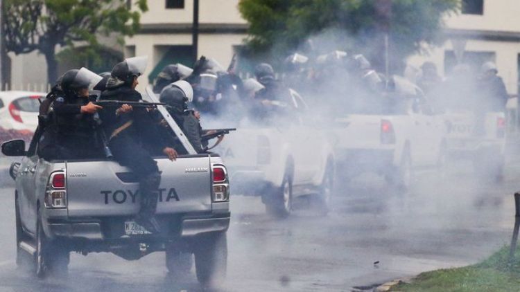 Nicaragua: Retienen a periodistas por cubrir allanamiento a medio opositor