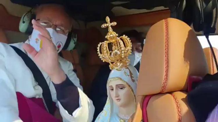 Con procesión aérea ruegan por personal de blanco, enfermos y el fin de la pandemia
