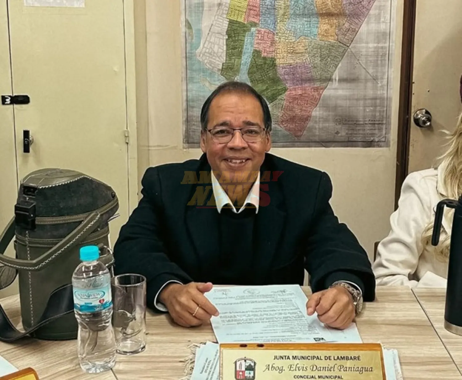 Denuncian millonarias deudas de concejal aliado al clan Arévalo