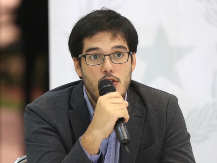 "Estoy seguro que la gente que piensa como l es una minora, gracias a Dios"