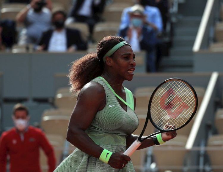 Serena Williams avanza a octavos de Roland Garros