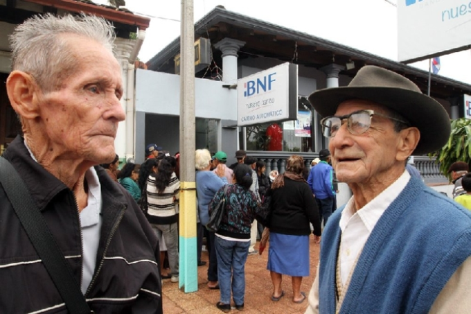 Hoy cobran los veteranos, adultos mayores y otros pensionados