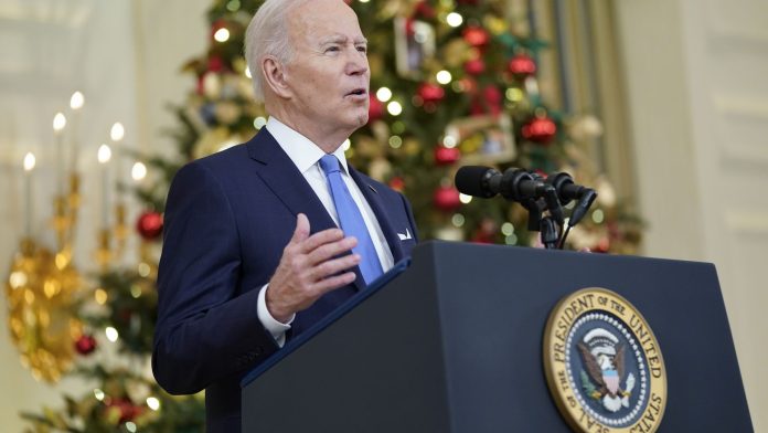 Biden firmó el fin a la obligatoriedad de la vacuna anti Covid para viajeros internacionales