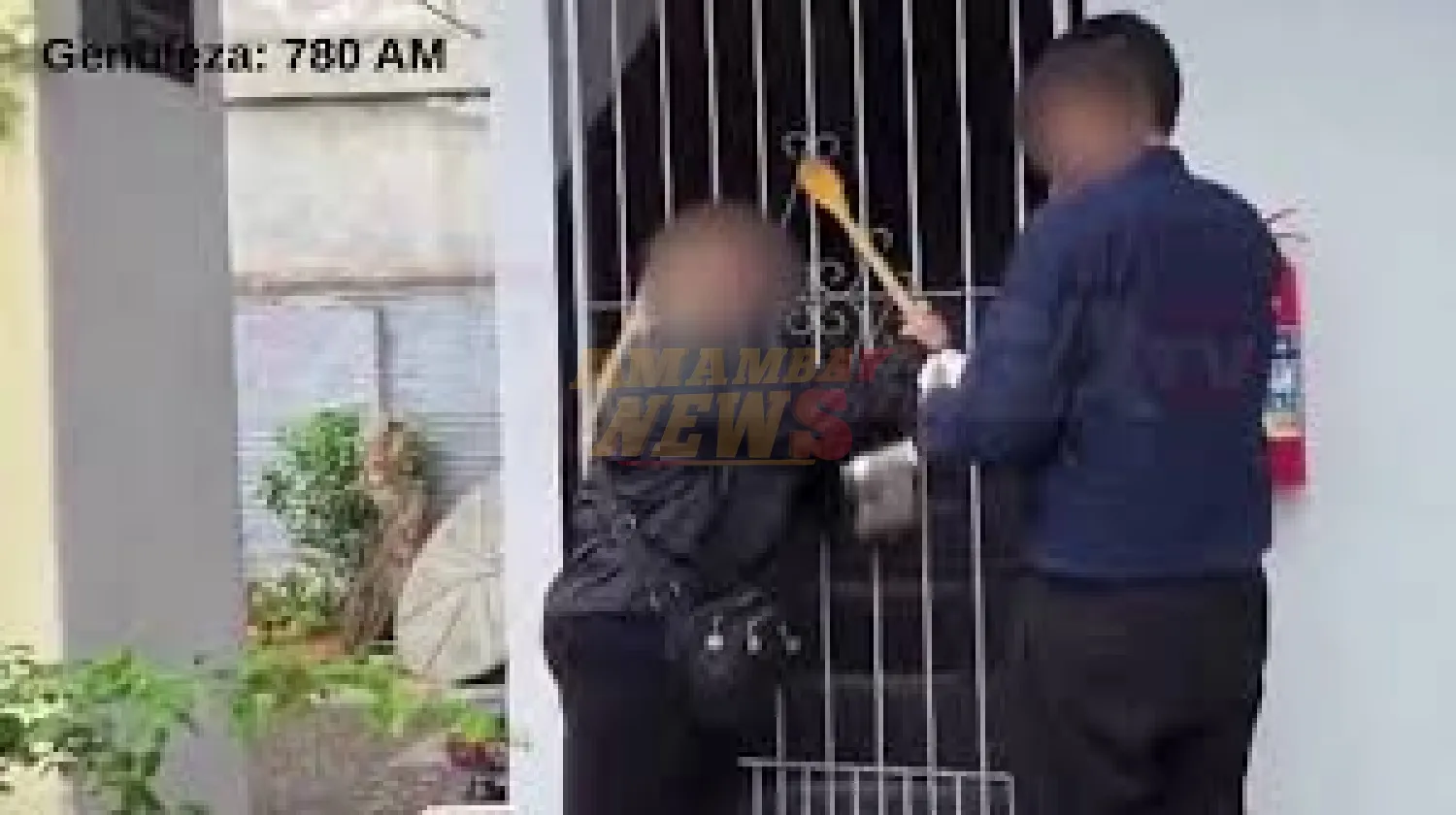 Docente denunciado por acoso y abuso sexual se presenta a la Fiscalía y es encarado por una de las denunciantes