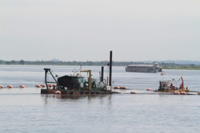 MOPC confirma que continúan las tareas de dragado en zona crítica del Río Paraguay