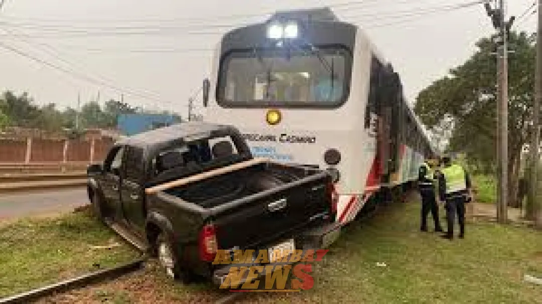 Tren de Encarnación choca contra un vehículo