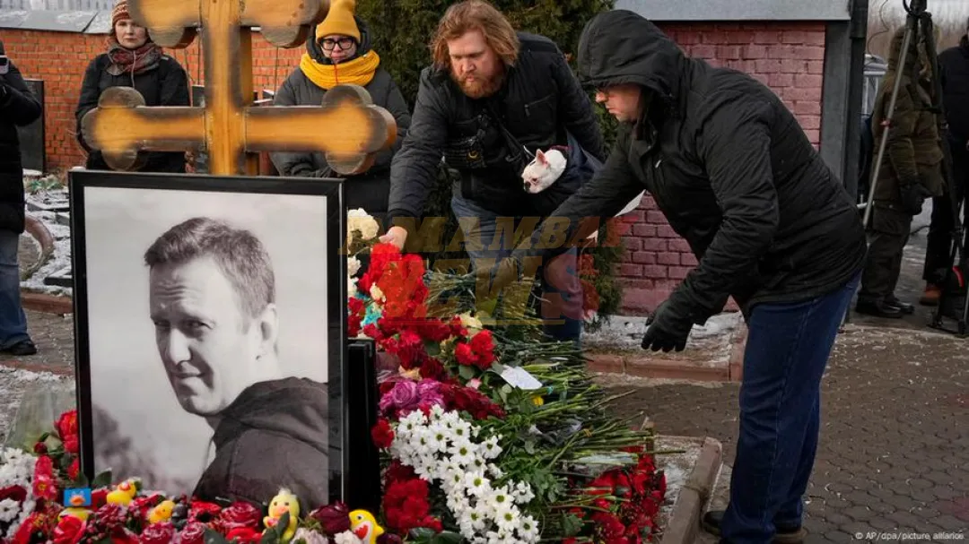 Rusos recuerdan a Alexei Navalny en aniversario de su muerte