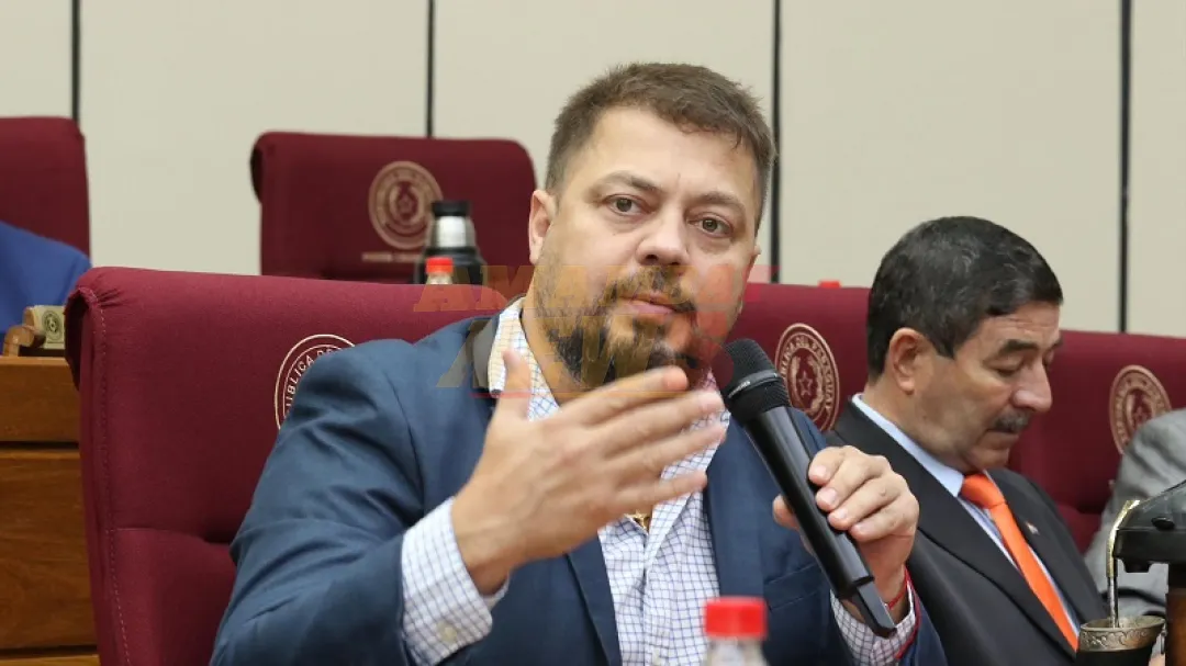 Instan al Ejecutivo a suspender aplicación de multas por habilitaciones vencidas