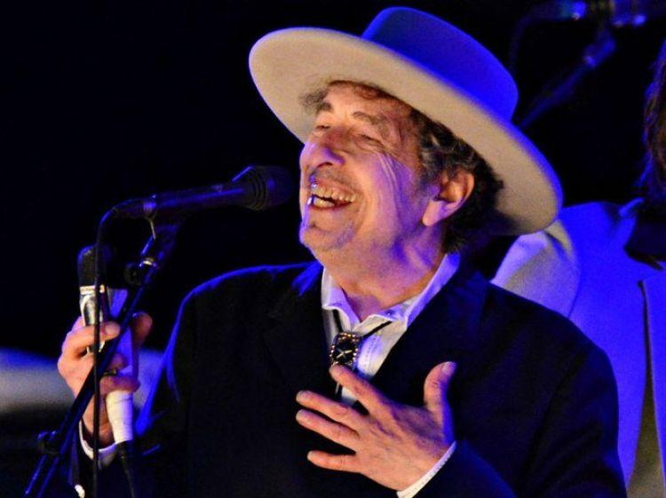 Bob Dylan vende catálogo de canciones a Universal Music en acuerdo multimillonario