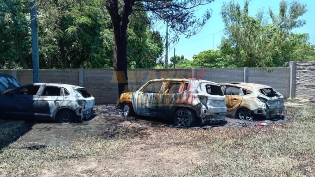 Fuego por quema de basura consume tres vehículos en Luque