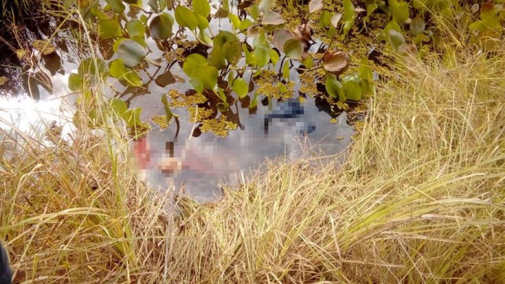 Hallan cadáver atado de pies y manos en un esteral
